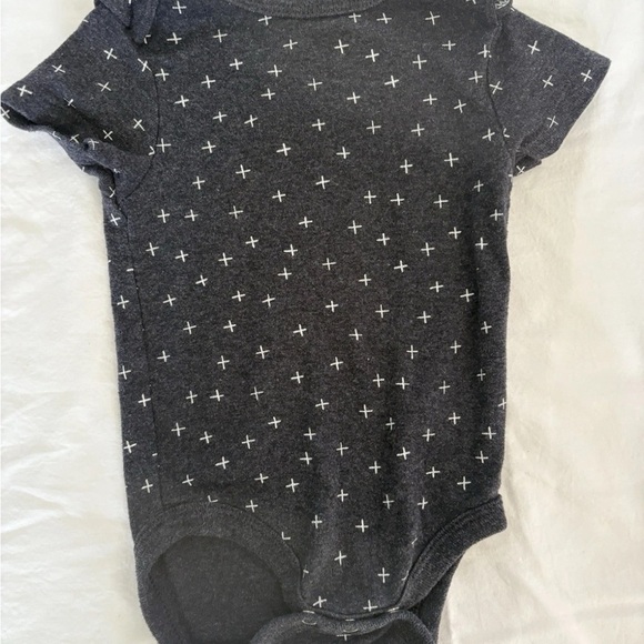Lot of 6 Baby Boy/Girl -Black & White -3 Outfits + Extra Bodysuit -Size 3-6month - Picture 10 of 11